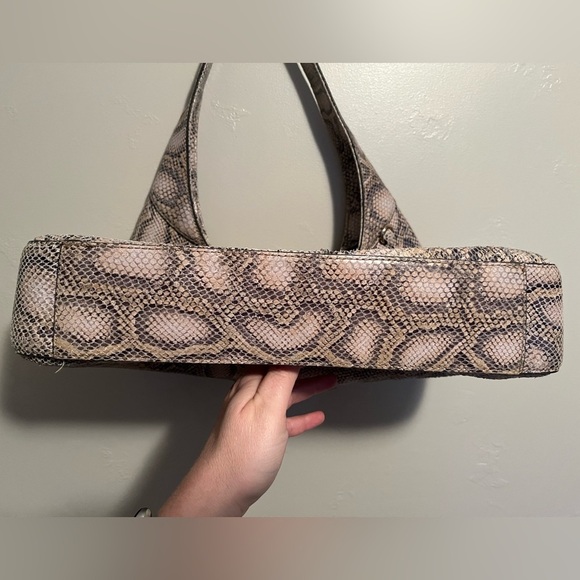 G.I.L.I Embossed Leather Hobo Bag - Picture 7 of 13